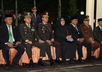 Polres Aceh Tengah Ikuti Upacara Taptu Dan Pawai Obor Memperingati HUT RI Ke-79