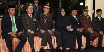 Polres Aceh Tengah Ikuti Upacara Taptu Dan Pawai Obor Memperingati HUT RI Ke-79