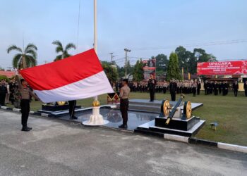 Kapolres Kampar Pimpin Upacara Pengibaran Bendera Merah Putih HUT RI Ke-79