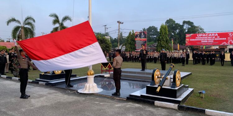 Kapolres Kampar Pimpin Upacara Pengibaran Bendera Merah Putih HUT RI Ke-79