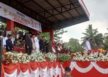 Camat Kampar Kiri Marjanis SE Pimpin Upacara HUT RI Ke-79 