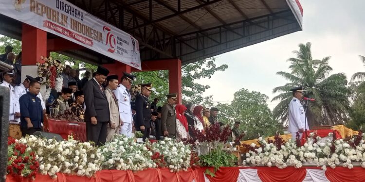 Camat Kampar Kiri Marjanis SE Pimpin Upacara HUT RI Ke-79 