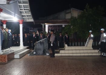 Polres Kuansing Laksanakan Upacara Kehormatan Dan Renungan Suci Peringati HUT RI Ke-79