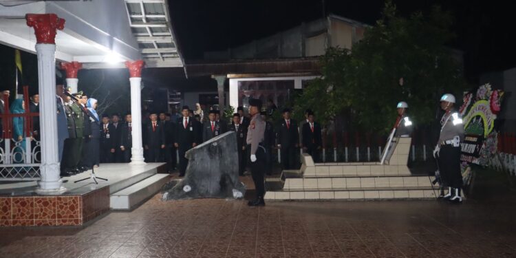 Polres Kuansing Laksanakan Upacara Kehormatan Dan Renungan Suci Peringati HUT RI Ke-79