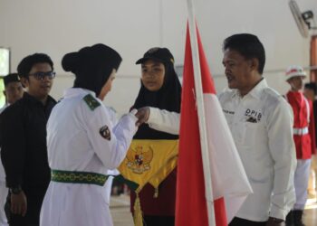 SMK Negeri 2 Makassar Kukuhkan 56 Paskibra Angkatan Baru