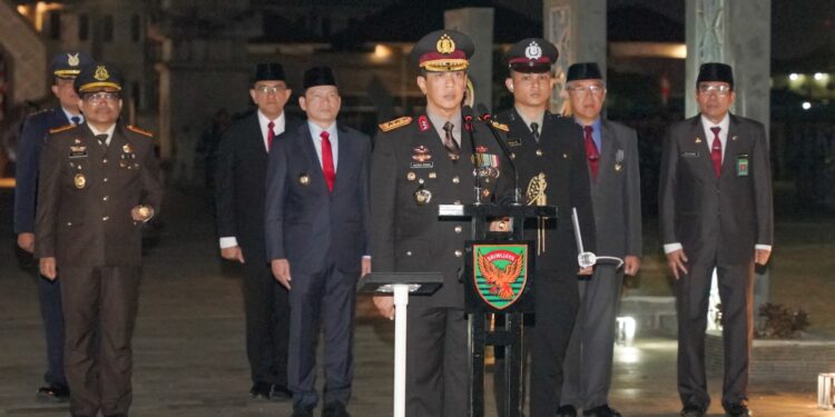 Kapolda Sumsel Memimpin Langsung Apel Kehormatan Dan Renungan Suci Peringati HUT RI Ke 79