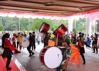 Kapolda Achmad Kartiko Bersama Pj. Gubernur Aceh Dan Pangdam IM Saksikan Pawai HUT RI Ke 79