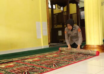 Hari Jadi Polwan ke-76, Polwan Polres Aceh Singkil Gelar Bakti Sosial