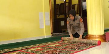 Hari Jadi Polwan ke-76, Polwan Polres Aceh Singkil Gelar Bakti Sosial