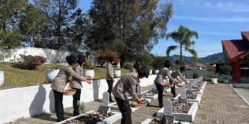 Hari Jadi Ke-76, Polwan Polres Bener Meriah Laksanakan Ziarah Makam Pahlawan