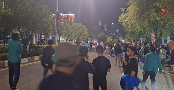 Unjuk rasa Mahasiswa Di kantor DPRA Berujung Ricuh