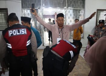 Polres Aceh Tengah Kawal Ketat Pelantikan Anggota DPRK, Undangan Diperiksa Metal Detektor