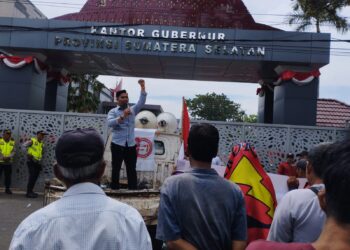 Perjuangkan Nasib Masyakarat Sungai Lalan, Aliansi Pengguna Sungai Lalan Geruduk Kantor Gubernur Sumsel 