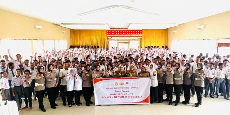 Polwan Polda Sumsel Menggelar Kegiatan ” Goes To School”