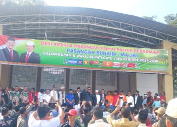 Ribuan Massa Memadati Jalanan Dan Lapangan Stadion Untuk Mendukung Pasangan Suhaidi-Maliki