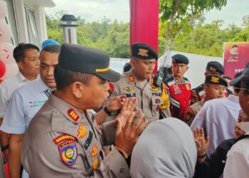 Humanis Dan Tegas, Kasat Binmas Polres Kampar Saat Pendaftaran Calon Bupati Dan Wakil Bupati