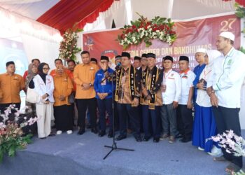 Jemput Kemenangan, Ribuan Masa Iringi Pendaftaran Pasangan Oyon-Hamzah Ke Kantor KIP Aceh Singkil