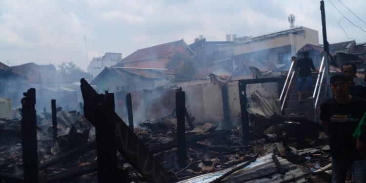 Si Jago Merah Menghanguskan 8 Rumah Di Permukiman Warga Kelurahan 10 Ilir Palembang 