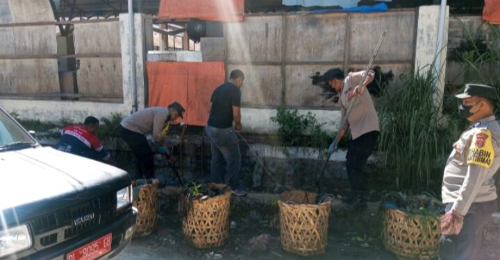Sinergitas TNI – POLRI Dan Pihak Terkait Gelar Gotong Royong Sambut HUT RI Ke-79