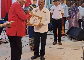 Malam Resepsi HUT RI Ke 79, Ketua Karang Taruna Aceh Tengah Helmia Terima Penghargaan 