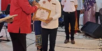 Malam Resepsi HUT RI Ke 79, Ketua Karang Taruna Aceh Tengah Helmia Terima Penghargaan 