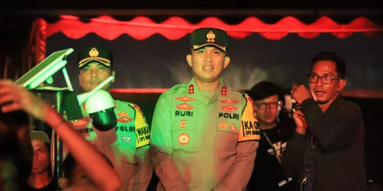 Kabag Ops Polres Banyuasin Pimpin Langsung Pengaman Pesta Music Jarum Istimewa 