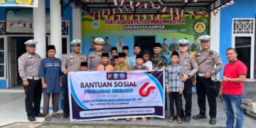 Kasatlantas Polres Kampar Vino Lestari Berbagi Sembako Kepada Anak Yatim