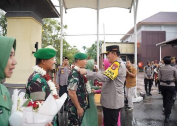 Kapolda Riau Mohammad Iqbal Menggelar Upacara Sambut Dan Lepas Danrem 031/Wirabima