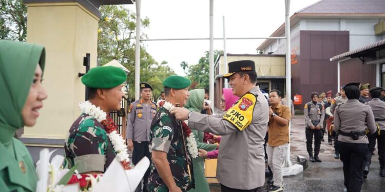 Kapolda Riau Mohammad Iqbal Menggelar Upacara Sambut Dan Lepas Danrem 031/Wirabima