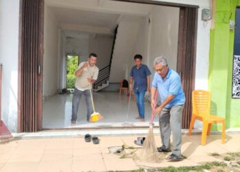 Tim SWI Aceh Singkil Laksanakan Gotong Royong Di Kantor Baru