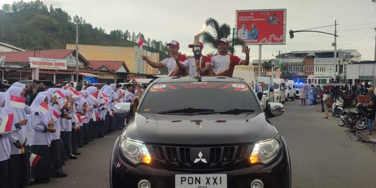 Puluhan Ribu Masyarakat Aceh Tengah Antusias Sambut Kirab Api PON Aceh Sumut XXI