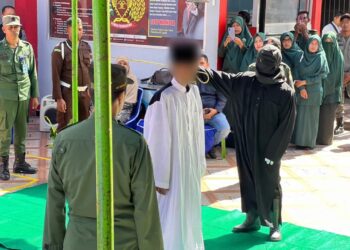 Tujuh Terpidana Kasus Perjudian dicambuk Di Rutan Takengon