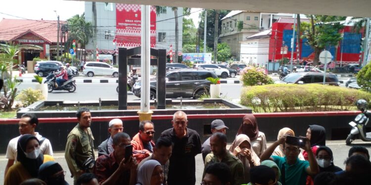 Aksi Demo Pedagang Pasar 16 Ilir Unjuk Rasa Di Kantor Walikota Palembang 