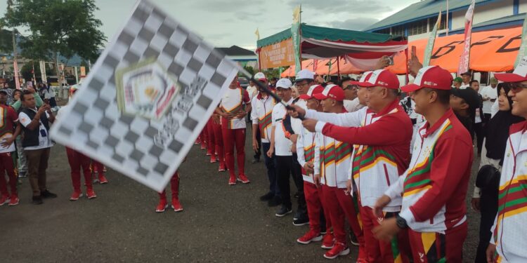 Kirab Api PON XXI Aceh-Sumut Tiba Di Aceh Tengah Ribuan Warga Padati Kota Takengon