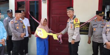 Tangis Mardiah Tidak Terbendung, Saat Terima Rumah Layak Huni Polres Aceh Tengah