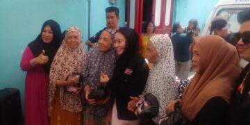 Pembagian Paket Sembako Bersama Nandriani Octarina Calon Wakil Walikota Palembang