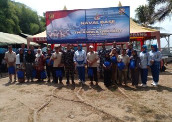 Makan Siang Bergizi Dan Penyerahan Paket Sembako Secara Serentak Peringatan Hari Jadi TNI AL Ke 79