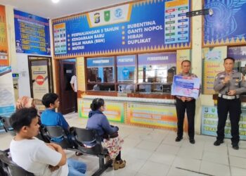 Cooling System, Satlantas Polres Siak Sampaikan Pesan Pemilu Damai Kepada Pengunjung Samsat