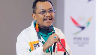 Atlet Legenda Bawa Api Obor Pada Open Ceremony PON XXI Wilayah Sumut