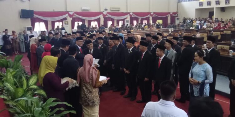 Pj Bupati Muhammad Farid Hadiri Pelantikan Dan Pengambilan Sumpah 45 Anggota DPRD Banyuasin