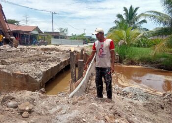 Saluran Pipa PDAM Yang Sempat Putus Sedang Diperbaiki 