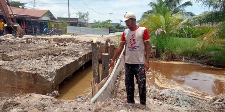 Saluran Pipa PDAM Yang Sempat Putus Sedang Diperbaiki