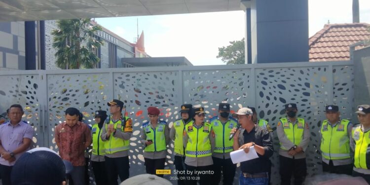 Terkait Dugaan Pungli Dan Netralitas Diknas Sumsel, BIDIK Demo Kantor Gubernur