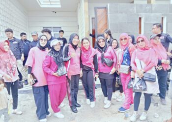 Ratusan Warga Menyambut Kedatangan Calon Walikota- Wakil Walikota Palembang 