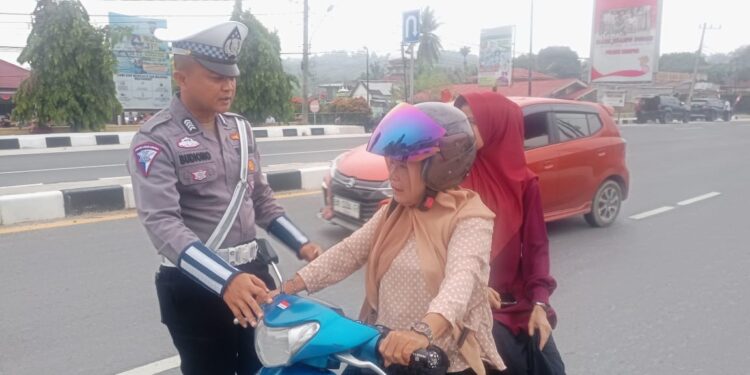 Cooling System Satlantas Polres Kampar Ajak Pengguna Kendaraan Mensukseskan Pilkada 2024