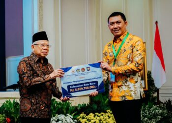 Pj. Bupati Batubara Terima Penghargaan Kategori Daerah Berkinerja Baik Penghapusan Kemiskinan Ekstrem