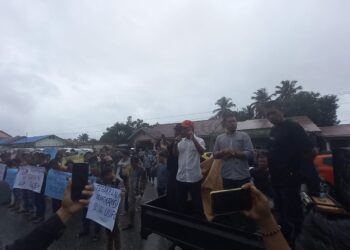 Walaupun Hujan, Masa Demo Kantor Panwaslih Dan KIP Desak Tegakkan UUPA Pilkada Subulussalam