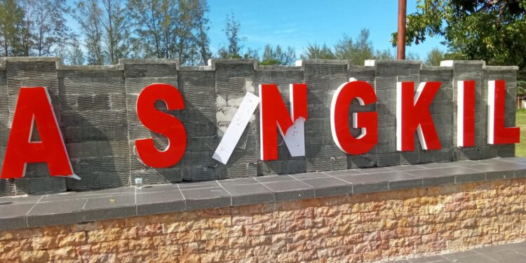 Belum Genap Setahun Landmark Alun-Alun Singkil Telah Rusak