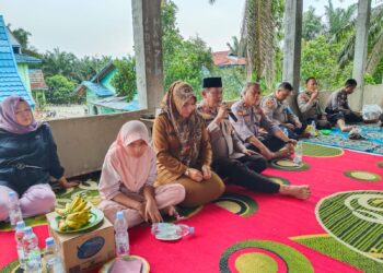 Doa Bersama Pilkada Damai Di Panti Asuhan, Kapolsek Siak Hulu Bagikan Alquran Dan Bingkisan