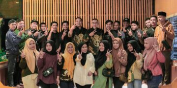 Pasangan Nomor Urut 2 Irmansyah Dan Azza Saufa Berdialog Bersama Komunitas Kaum Milenial